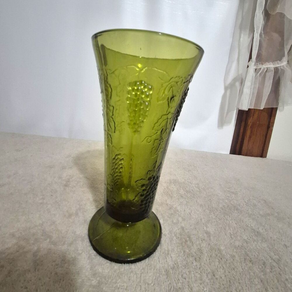 Vintage Indiana Glass Harvest Grape Footed Vase Avocado Green Colony MCM